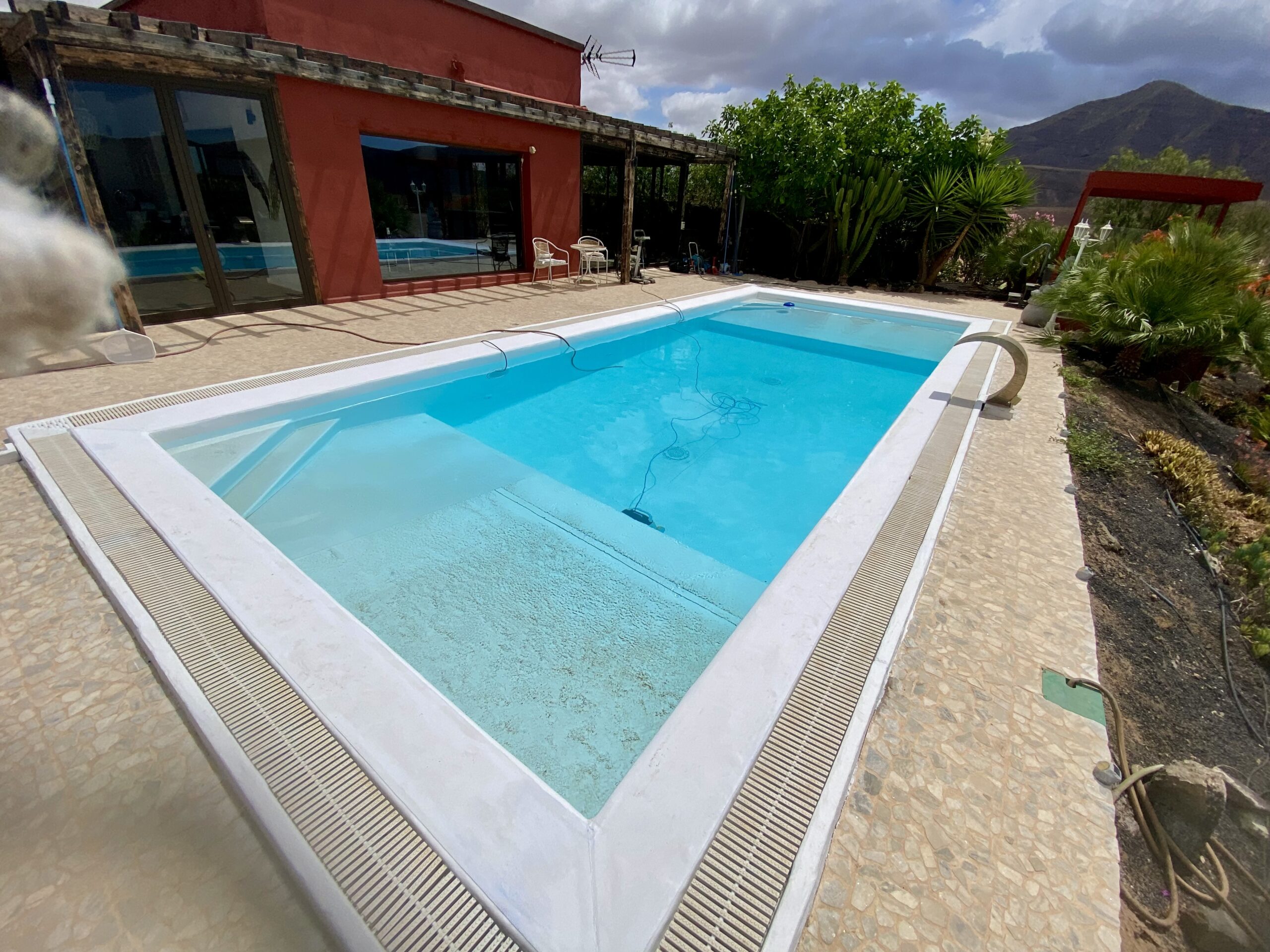 New reinforced PVC pool liner installed in a private swimming pool in Fuerteventura